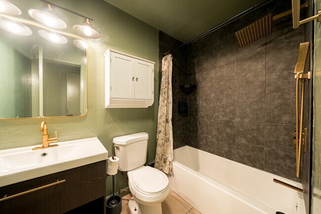 Building Photo - 2637 1/2 C St