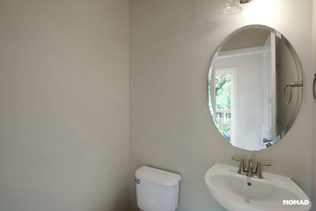 Building Photo - Charming 4BR Townhome in Apex