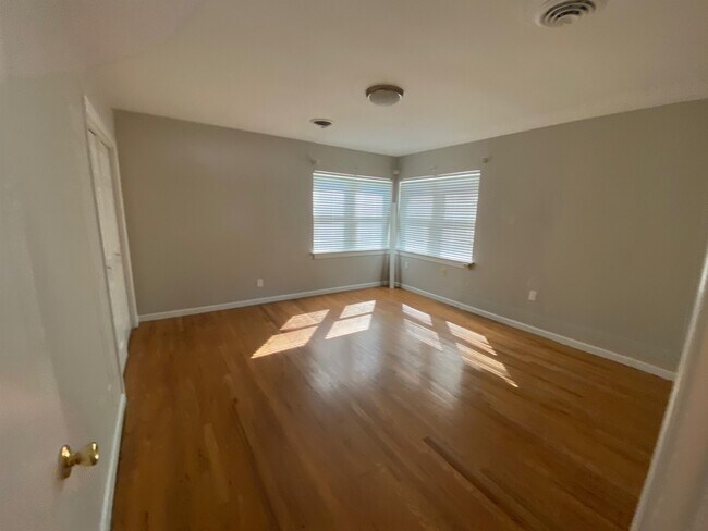 Building Photo - 624 N 34th St