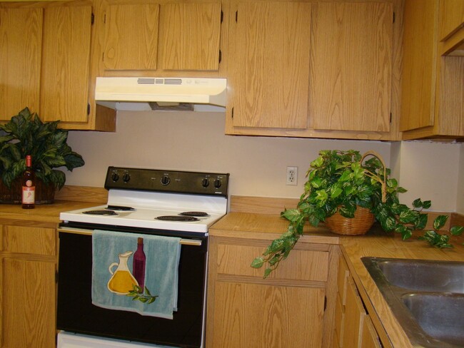 Building Photo - Limited-Time Offer: Get 1 Month FREE Rent ...