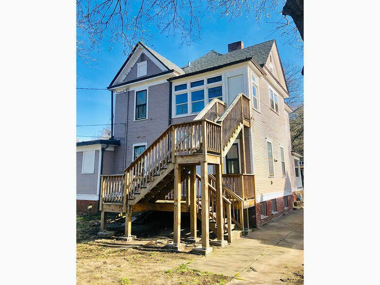 Building Photo - 1507 W Callender Ave