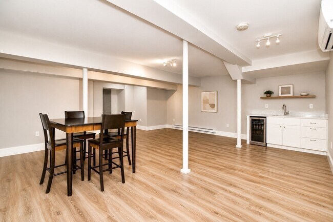 Building Photo - 16 Lingard St