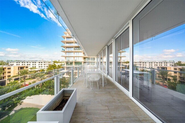 Building Photo - 9111 Collins Ave