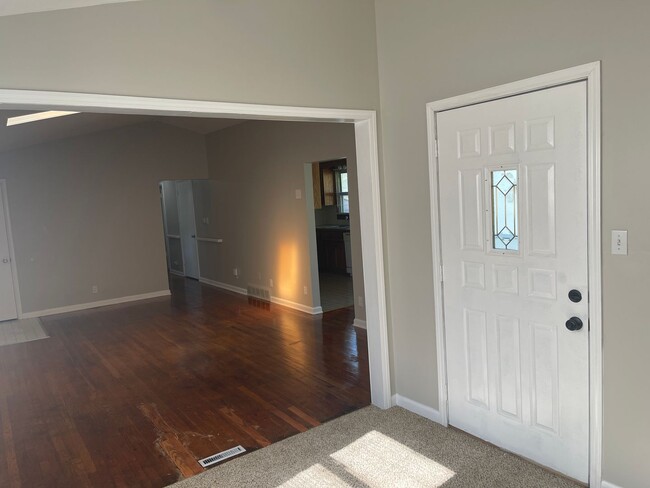 Building Photo - 3 Bed/1 Bath Home in South KC!