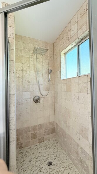 Building Photo - 11141 Greenlawn Ave