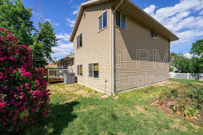 Building Photo - 307 Marion St