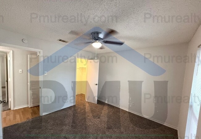 Building Photo - AVAILABLE NOW!!! Beautiful 3/2/2 house located in the desirable DeSoto area