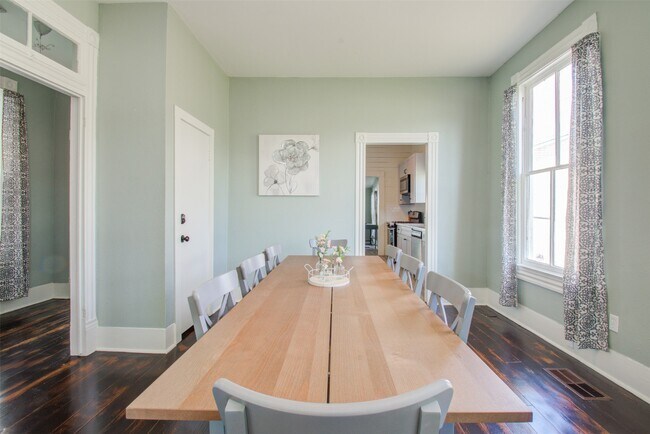 Building Photo - 3304 Avenue Q