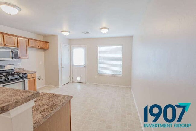 Building Photo - Beautiful 3-Bedroom Home in OKC - Availabl...