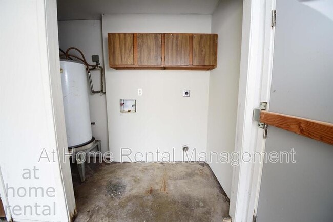 Building Photo - 4613 S 72nd E Pl