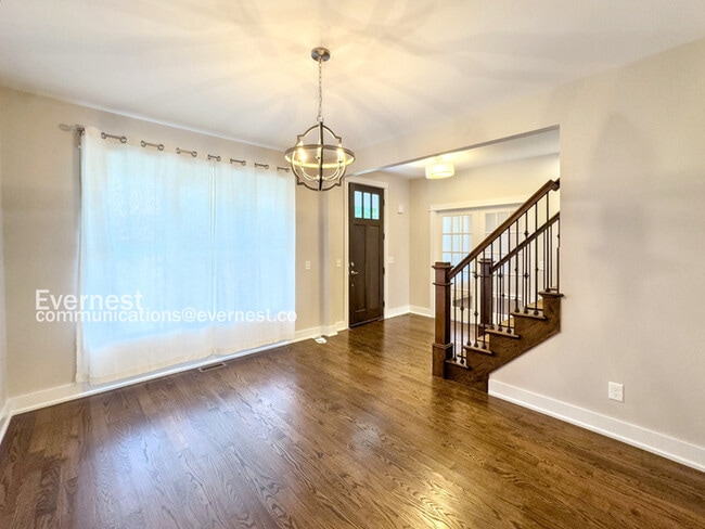Building Photo - 3712 Elmhurst Ave