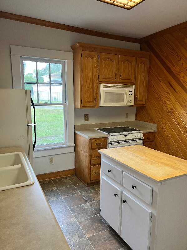 Building Photo - 830 North Ave