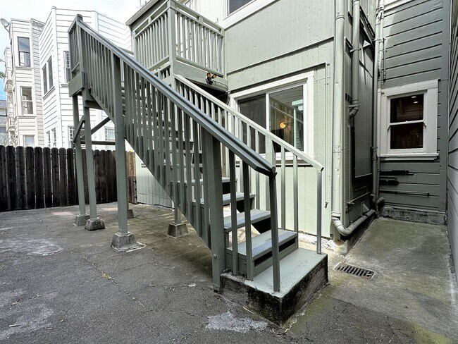 Building Photo - Top Floor 2 Bedroom Apartment for rent in Noe Valley!