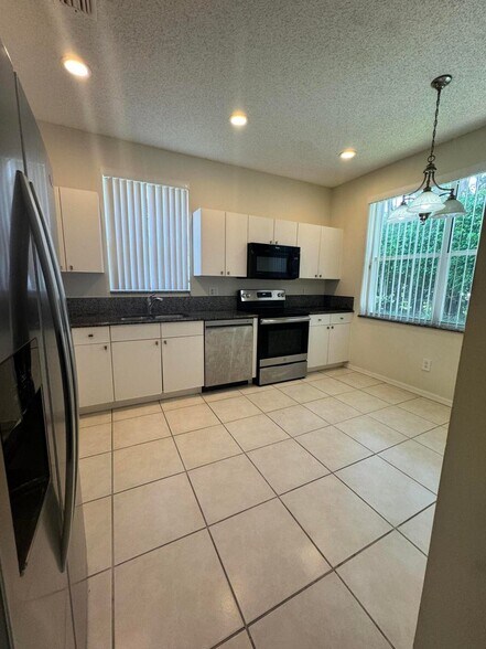 Building Photo - 10895 Fillmore Dr
