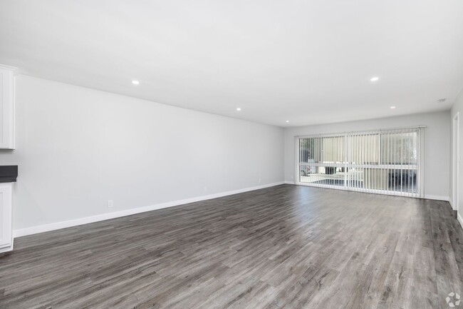 Interior Photo - 170 North Crescent Street