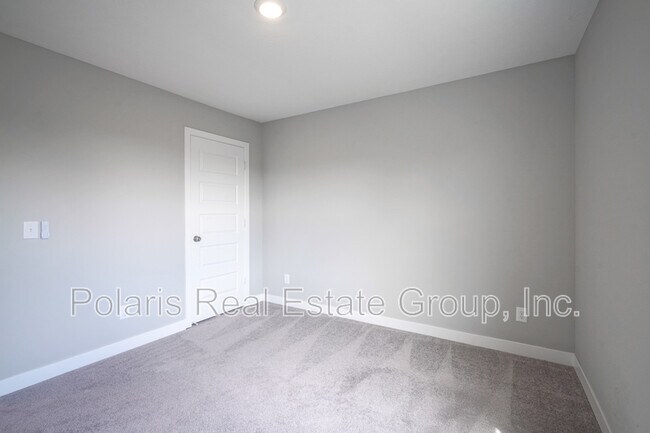 Building Photo - 673 Golborne St