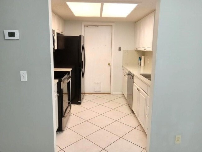 Building Photo - 910 E Meadowmere Ln