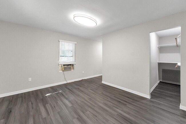 Building Photo - 4424 W Forest Rd