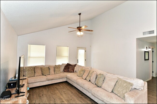 Building Photo - 10937 Northview Dr