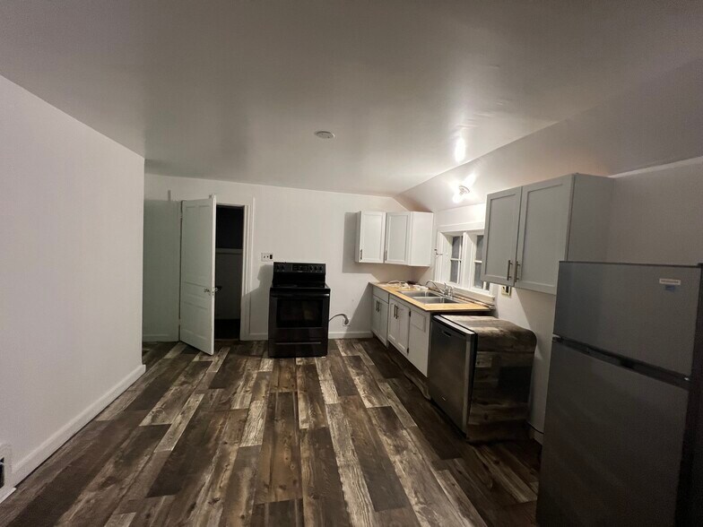 Building Photo - 738 Griswold St