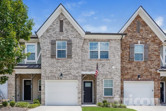 Building Photo - 121 Hickory Sta Ln