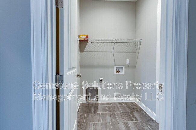 Building Photo - 2944 Hadley Close Ln