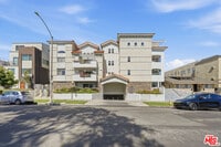 Building Photo - 4733 Elmwood Ave