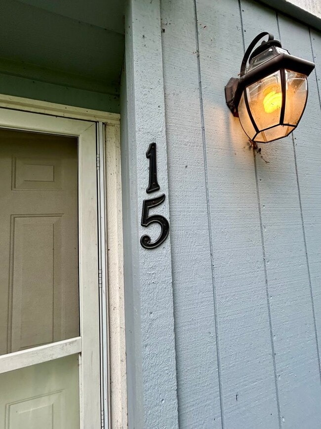 Building Photo - Redwood Glen Townhouse!  Totally remodeled!