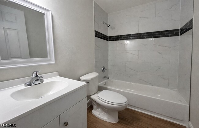 Building Photo - 569 Nuna Ave