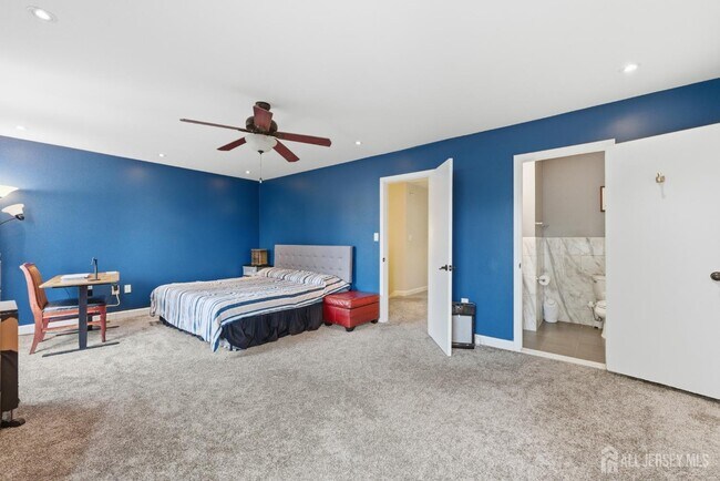 Building Photo - 10 Coventry Ct