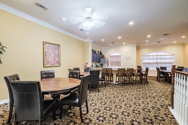 Building Photo - 2111 Welch St