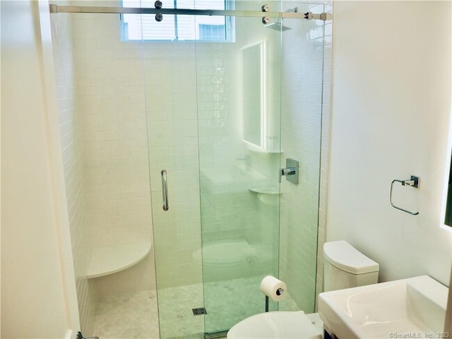 Building Photo - 70 Seminary St