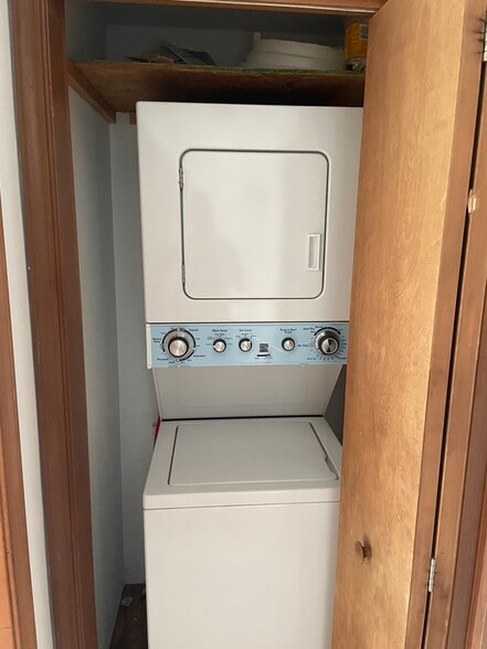 Building Photo - 677 Valley Rd