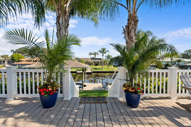 Building Photo - Dockside Serenity