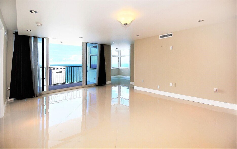 Building Photo - 1360 S Ocean Blvd