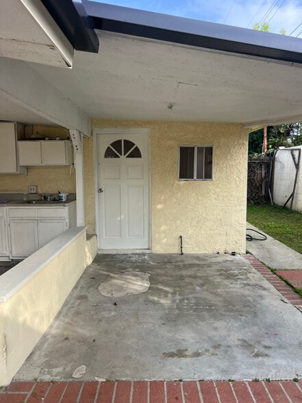 Building Photo - 430 E 184th St