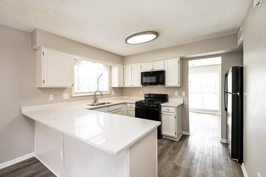 Building Photo - 4220 Pineset Dr