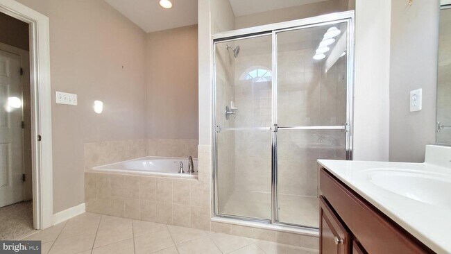 Building Photo - 631 Hurdle Mill Pl