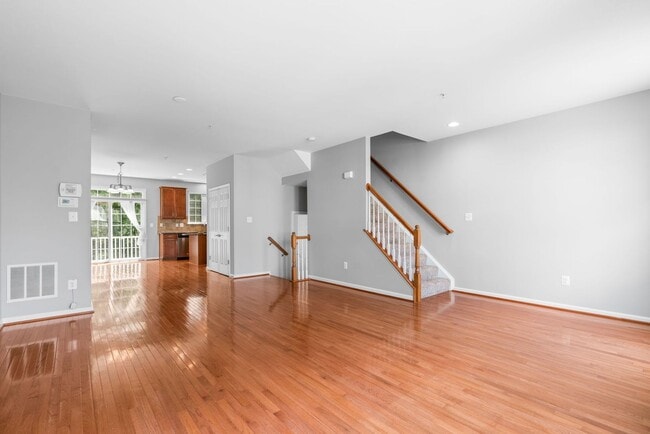 Building Photo - 3 Bedroom 3.5 Bathroom - Wheaton Townhouse...