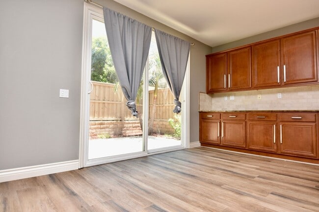 Building Photo - AVAILABLE NOW: 4 Bd/3Ba in Great Oak Schoo...