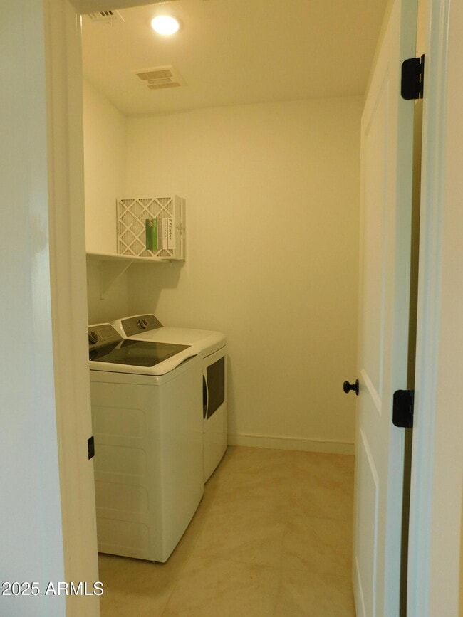 Building Photo - 42510 W Vincent Dr