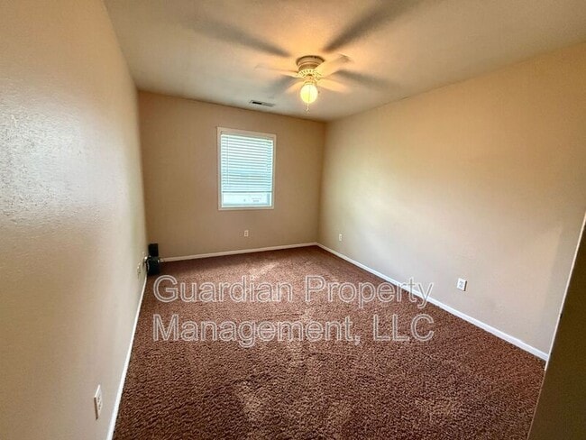 Building Photo - 515 W 11th St