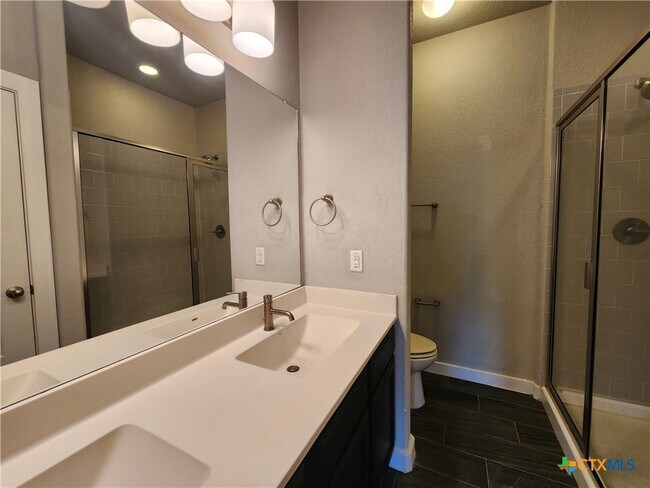 Building Photo - 546 Creekside Frst