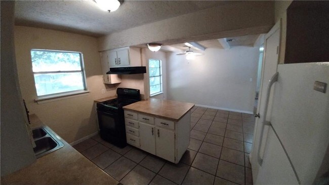 Building Photo - 5903 Breezewood Dr