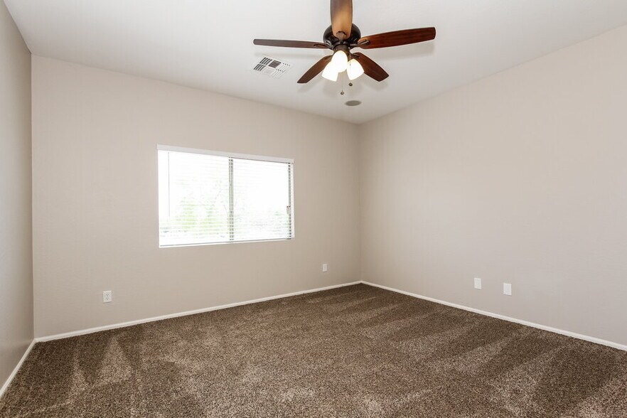 Building Photo - 13875 W Mauna Loa Ln
