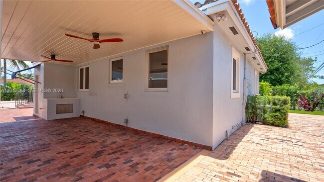 Building Photo - 500 SW 51st Ct
