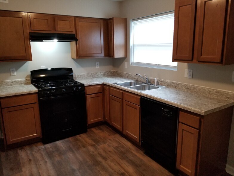 Building Photo - 924 Rarig Ave