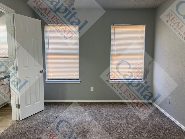 Building Photo - Cozy 3 Bedroom