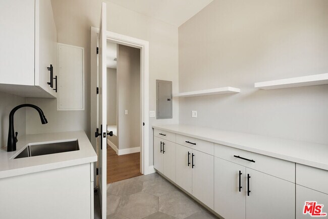 Building Photo - 5056 Haskell Ave