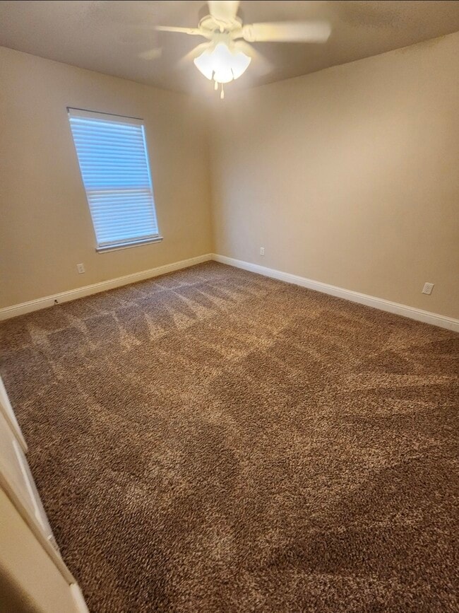 Building Photo - 3 bed 2 bath 2 car garage in Lone Star Trails!